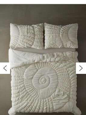 ISO: Urban Outfitters Shelley Cream Quilt- Twin